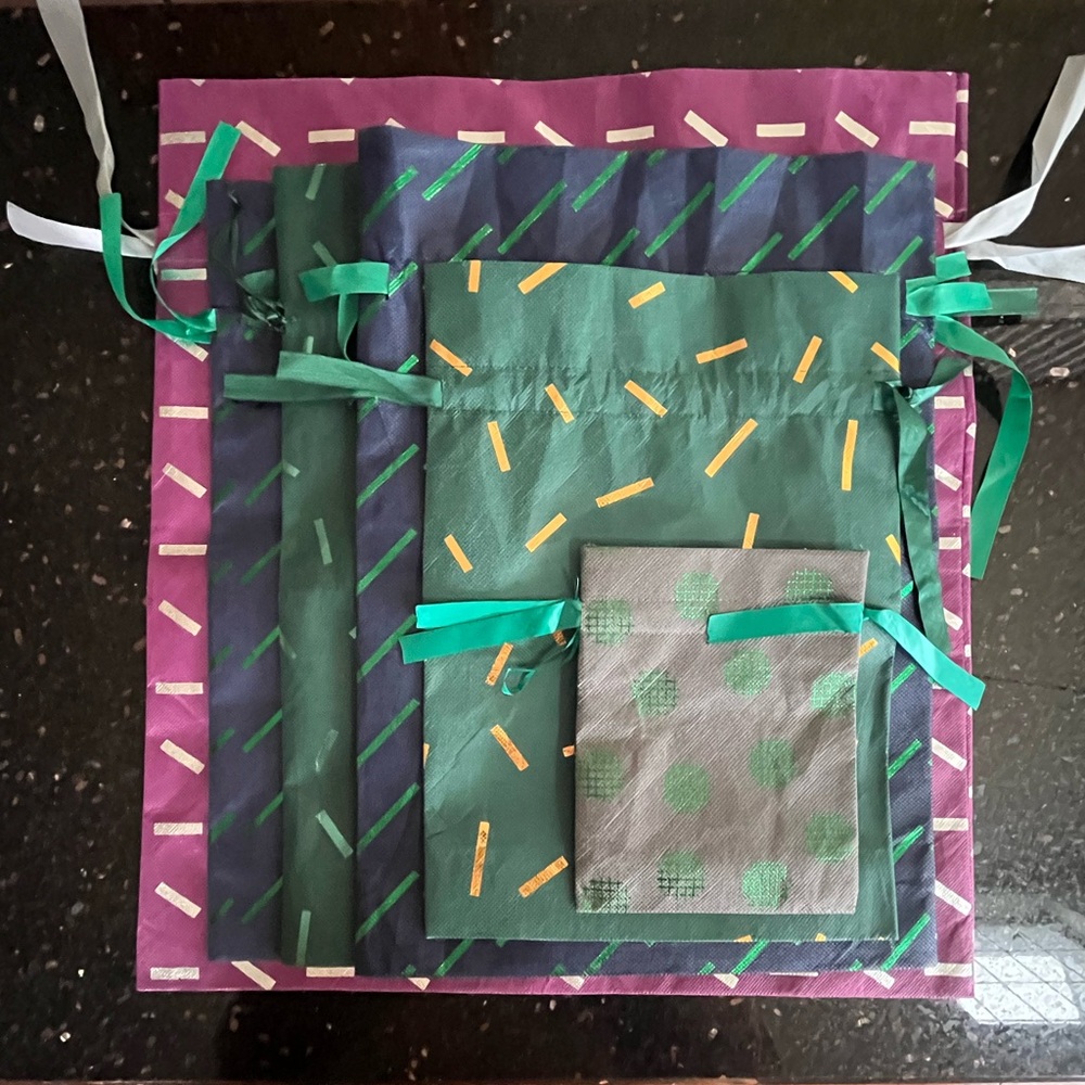 6 ct Amazon Reusable Gift bags - various sizes
